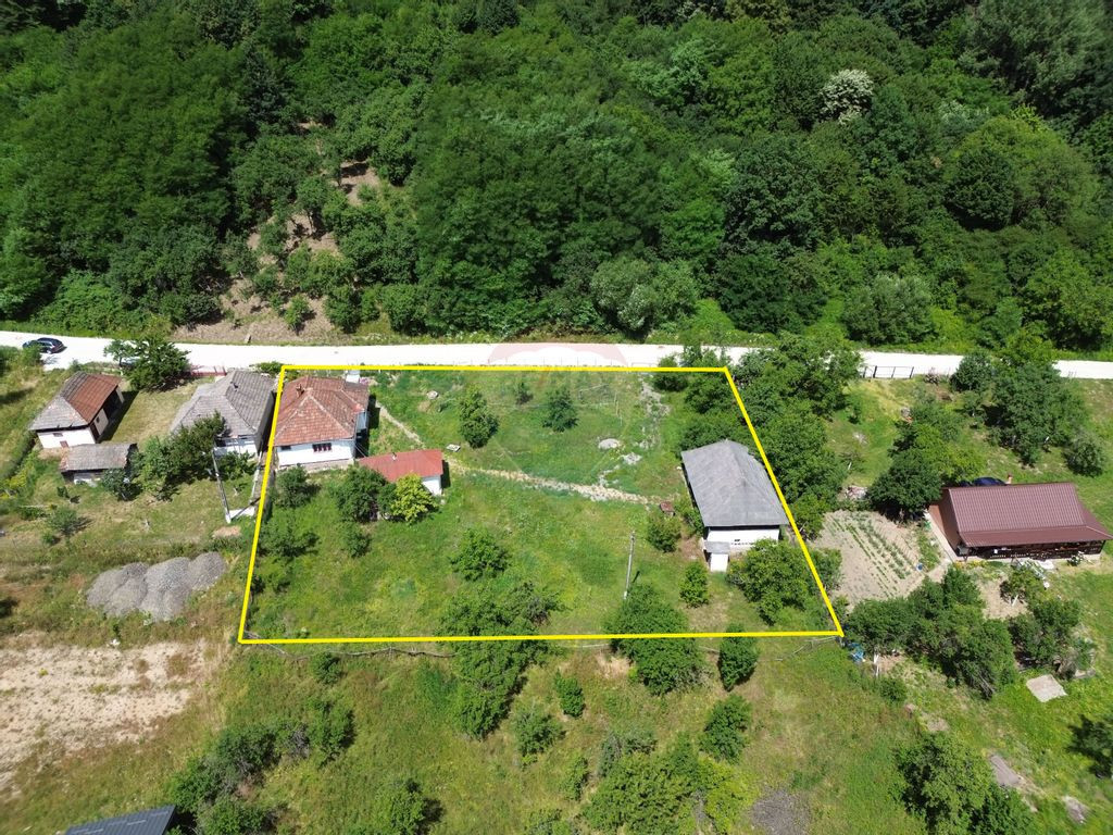 Casă cu teren de vanzare Buzești