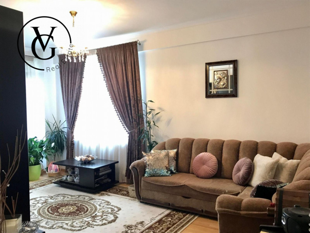 Apartament 3 camere -garaj subteran + boxa - zona Piața Pre