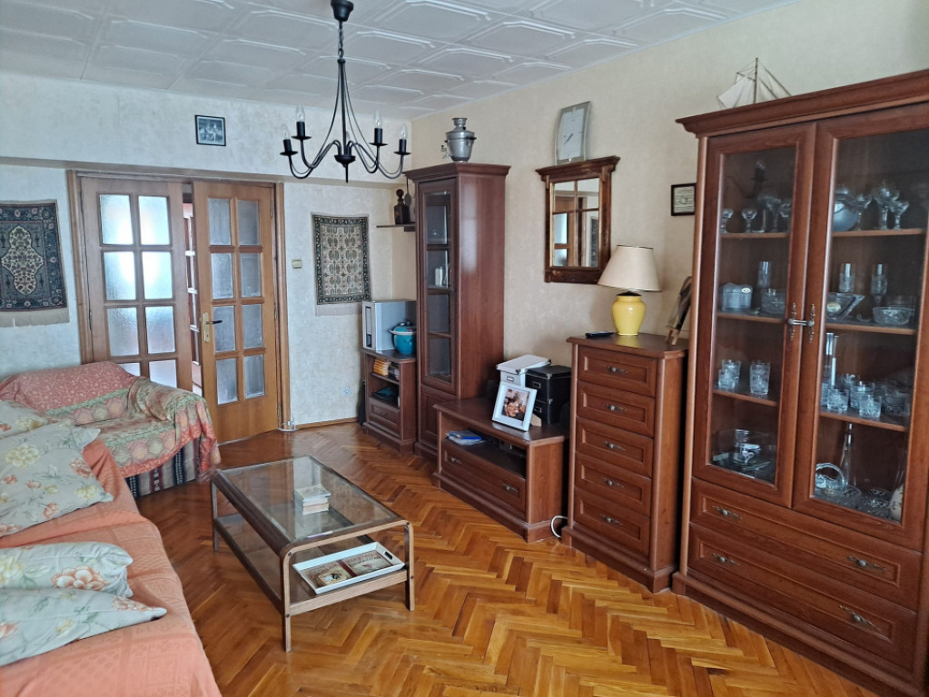 Apartament 4 camere zona Trocadero