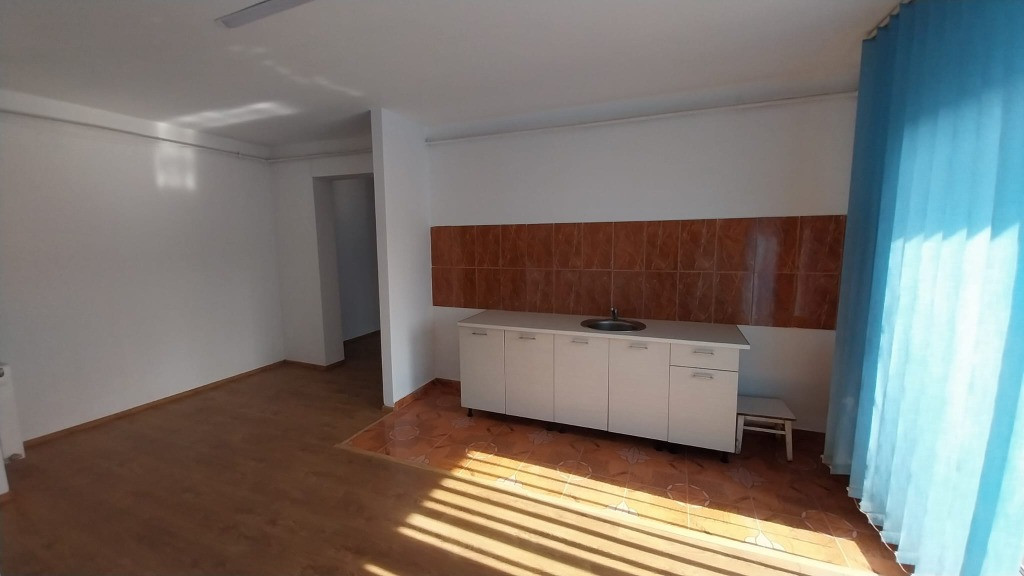 Apartament 3 camere finisat, NEMOBILAT Str.Eroilor in Floresti