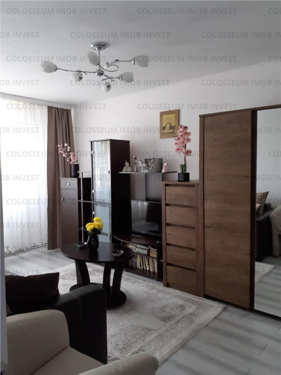 Apartament cu 2 camere, decomandat - zona Calea Bucuresti