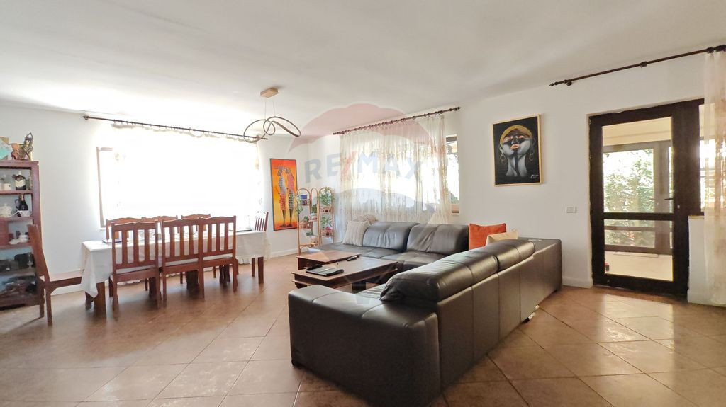 Vila tip duplex cu 5 camere de inchiriat in Pipera