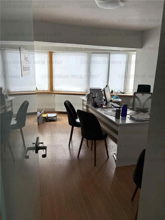 Apartament 4 camere, decomandat - zona Centru Civic