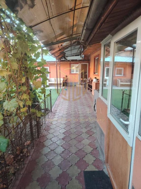 Baicului Raul Colentina vand casa singur curte 275 mp 120...