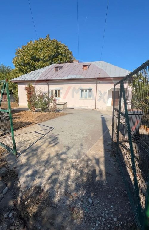 De vanzare casa 4 cam., teren 2510, 400 m de statia de me...