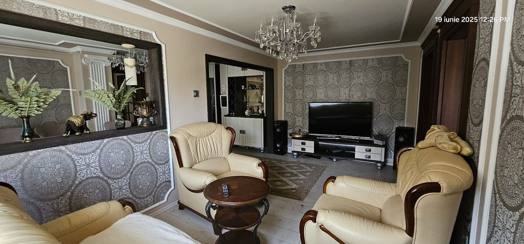 Apartament modern cu 3 camere - de închiriat - zona Side...