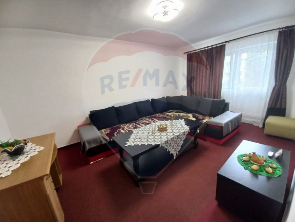 Apartament cu 2 camere de închiriat în zona Hotvon