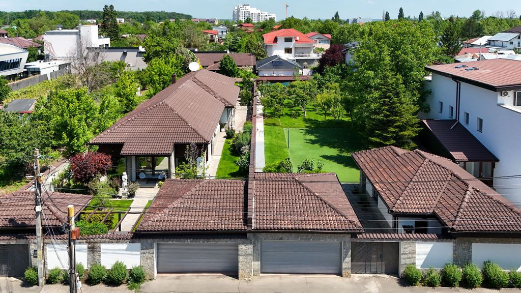 Vânzare vilă | 7 camere | 530 mp | Mogoșoaia | curte |...