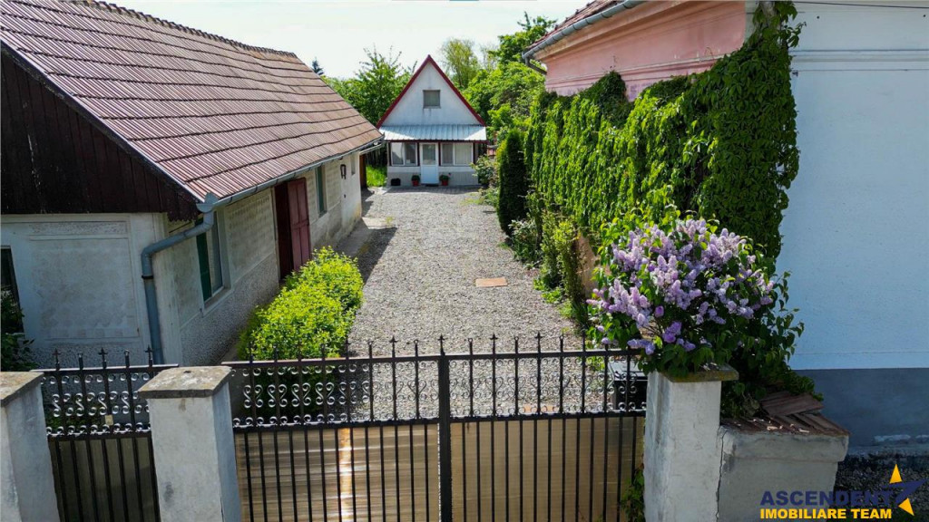 FILM!Casa , cu 1.100 mp teren, Santionlunca,la 12km de Sfant