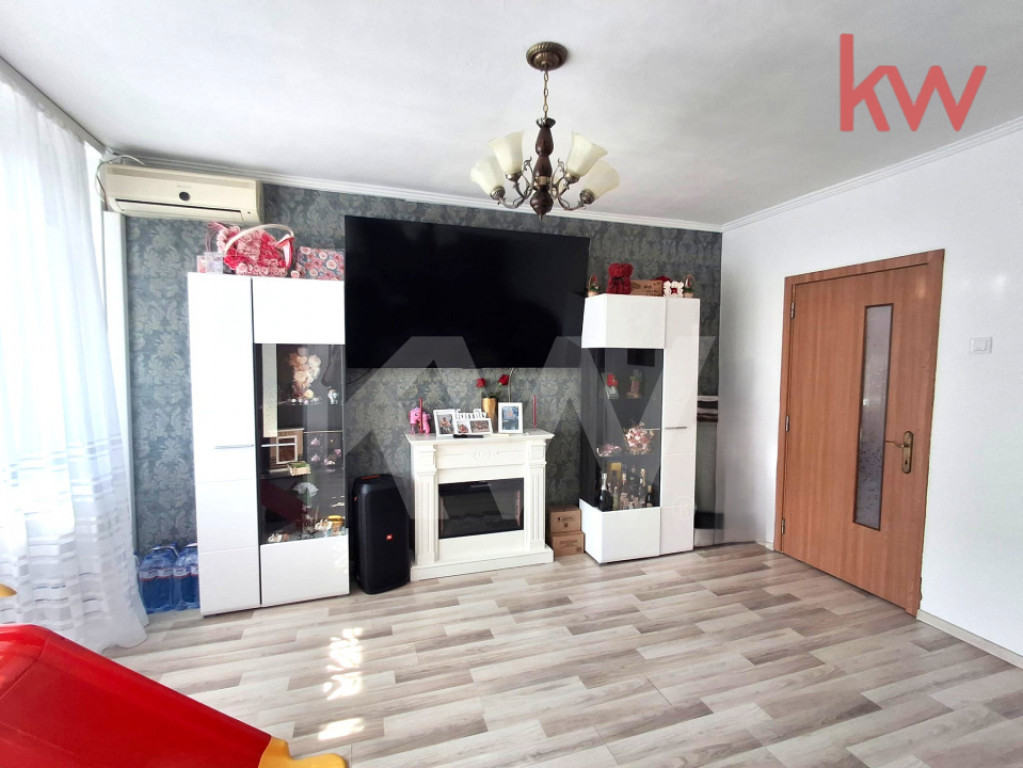 Apartament 3 cam., etaj 1, 1 Mai, Pelendava