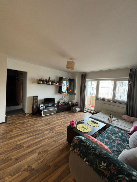 Apartament 3 camere decomandat etaj 3 zona Fabric