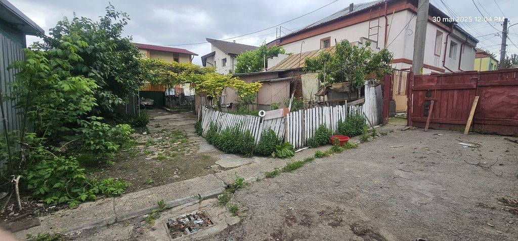 Teren de vanzare 300mp toate utilitatile