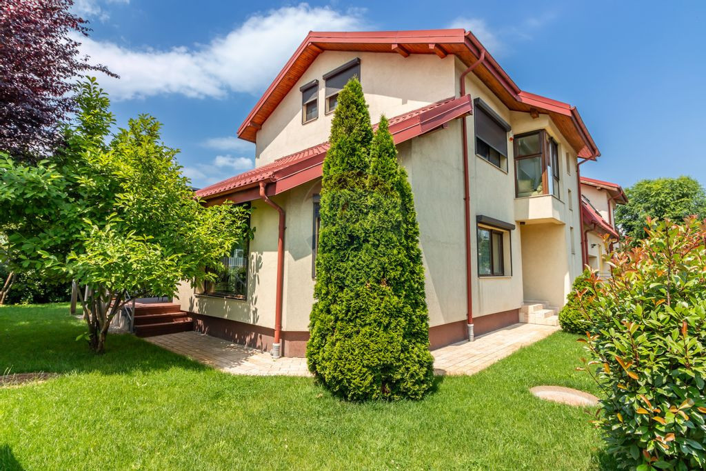 Casă / Vilă în Otopeni, acces direct Soseaua de Centru...