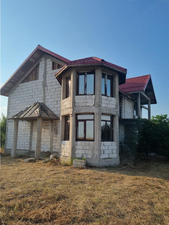Casa -Vila si teren 1016mp in Nanov -Adamesti