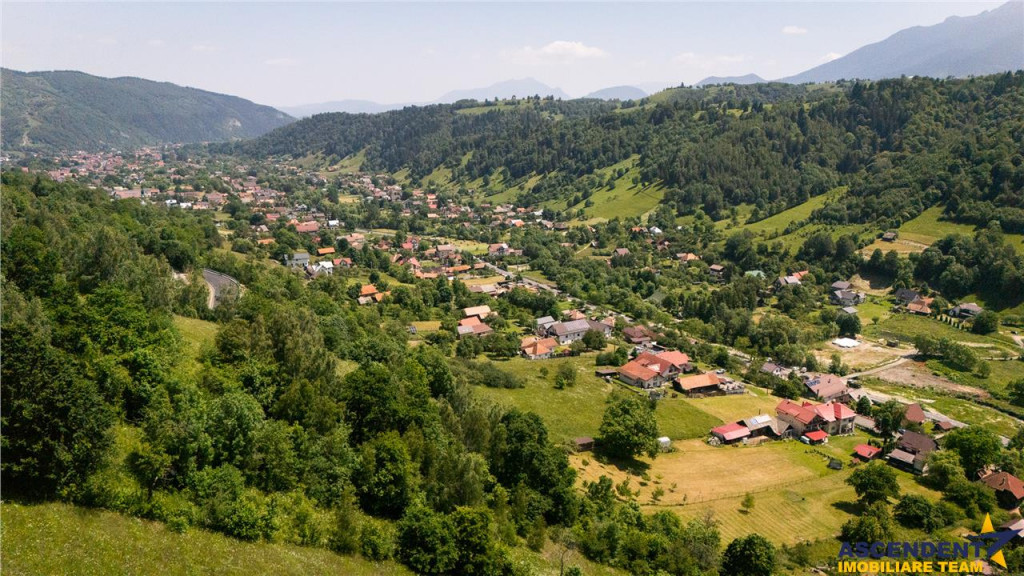 Teren de 1.450 mp, cu priveliste de carte postala, Bran, Moi