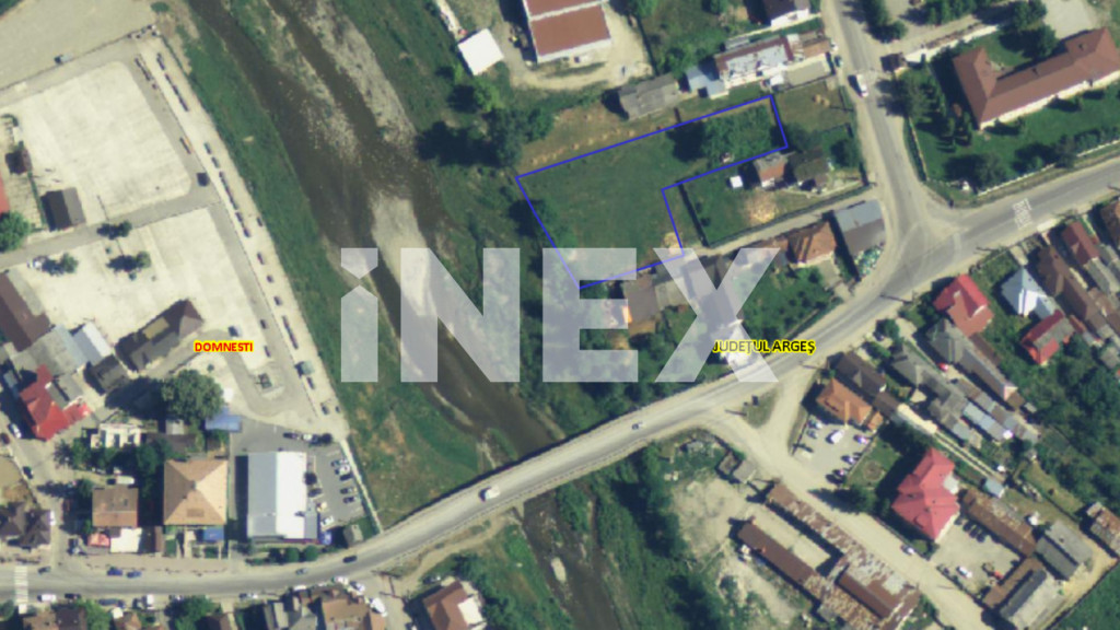 Teren intravilan Domnești, Central lângă Liceu, pe malul