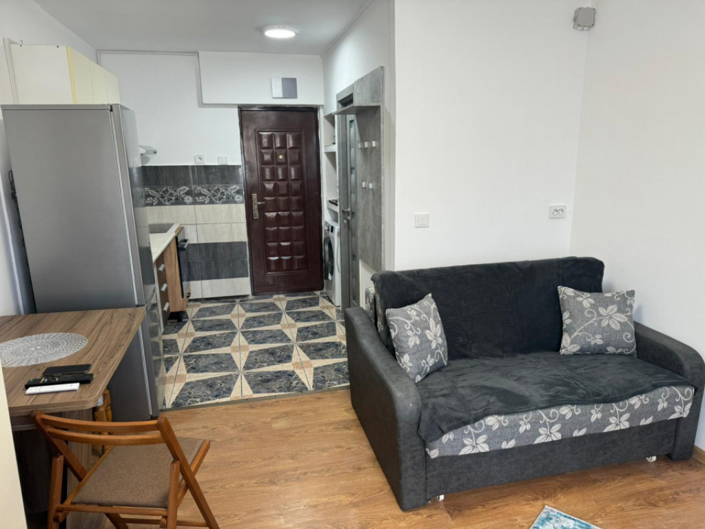 Garsoniera decomandata Tractorul