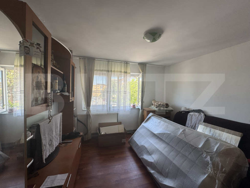Apartament cu 2 camere, decomandat, 37 mp, zona Piața Mică