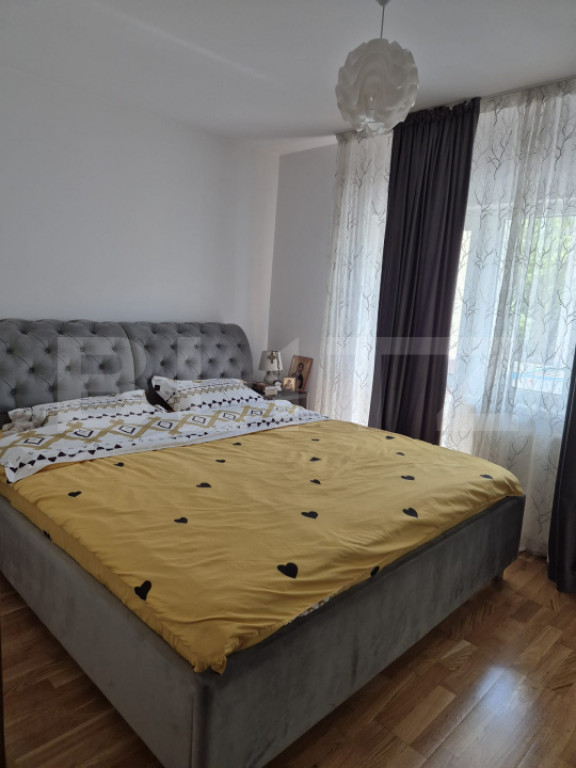 Apartament 4 camere, 80 mp, 2 balcoane, renovat, zona Mănă