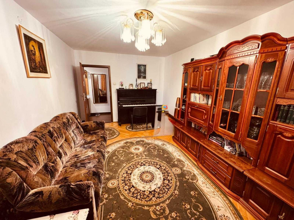 Apartament 3 camere etajul 2 Scriitorilor