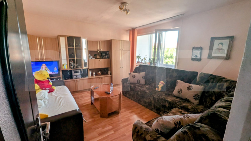 Apartament, 2 camere, decomandat, et. intermediar.