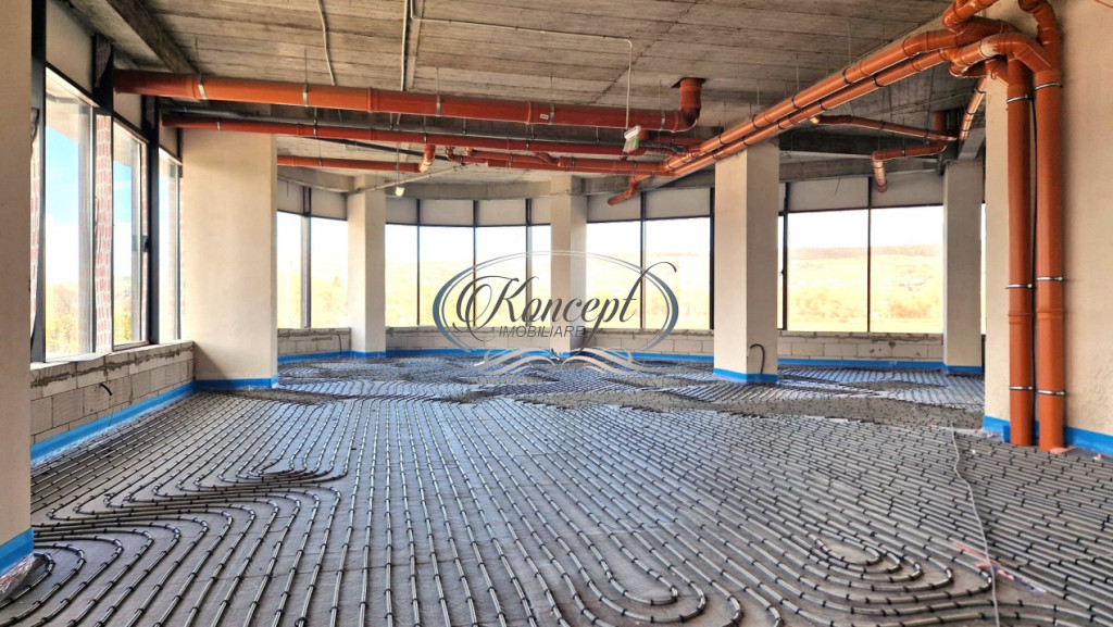 Mezanin, vitrina stradala, incalzire in pardoseala – ideal