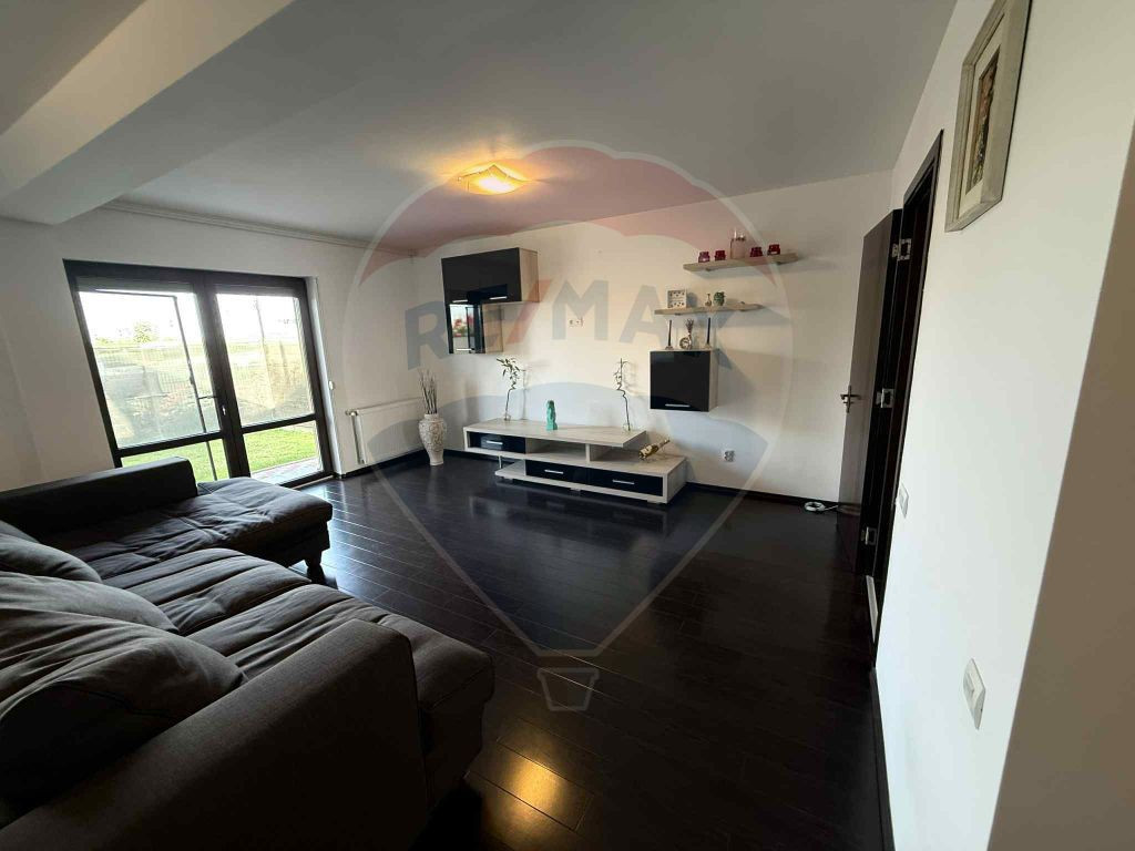 Casă tip duplex de închiriat | 4 camere | Curte proprie...