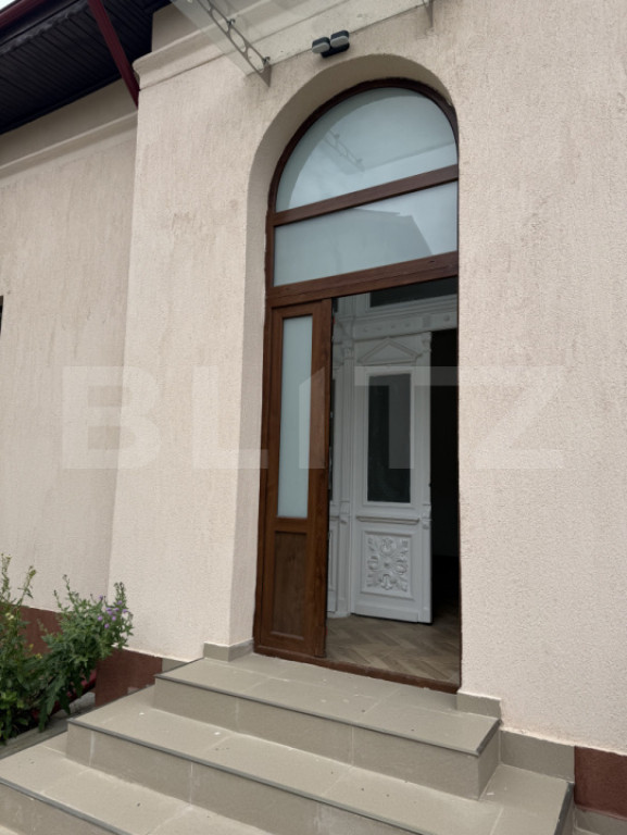 Casa, 4 camere, teren 336 mp, ultracentral. Imobil cu destin