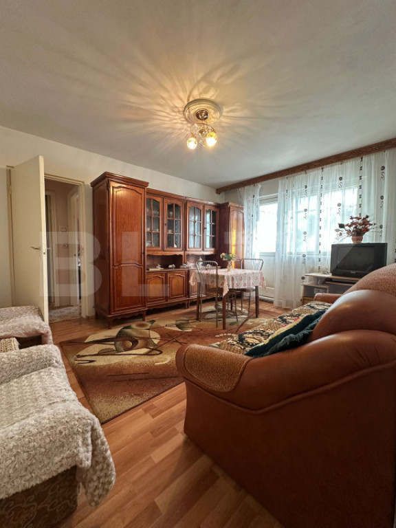 Apartament cu 3 camere, 53 mp, mobilat, zonă verde și lini