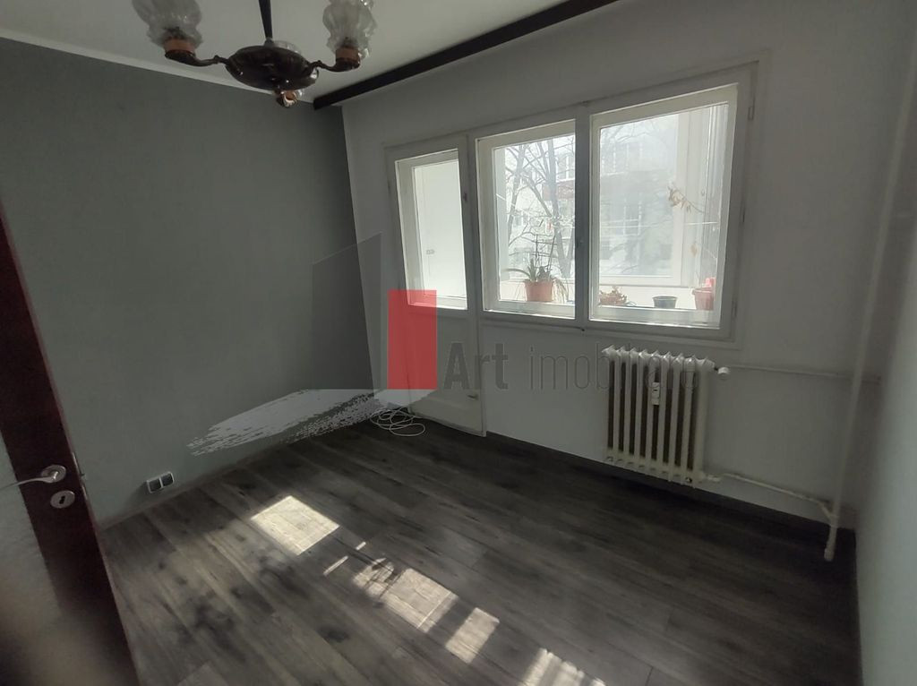 Vânzare apartament 4 camere semidecomandat Emil Racoviț...