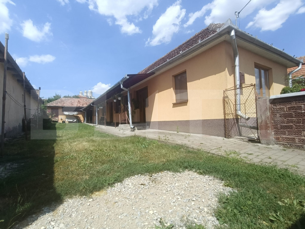 Casa 100 mp utili 3 camere bucatarie baie apa gaz canal in C