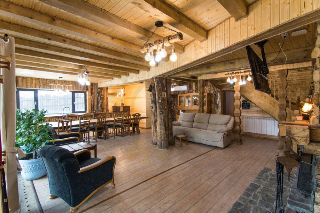 Casa de vacanta sau afacere la cheie in Loc. Nucsoara, jud.