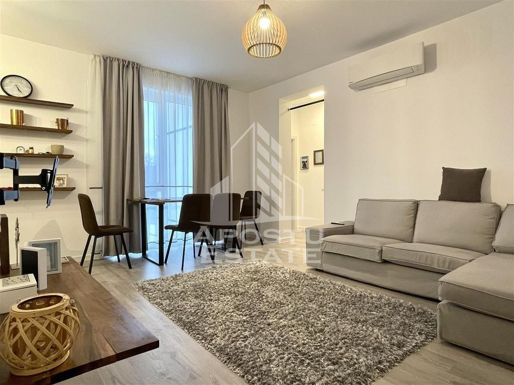 Apartament 3 camere, etaj intermediar, loc de parcare inclus