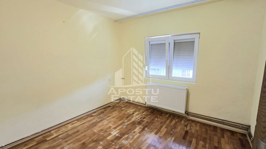 Apartament cu 3 camere, 2 bai, centrala proprie, zona Ara...