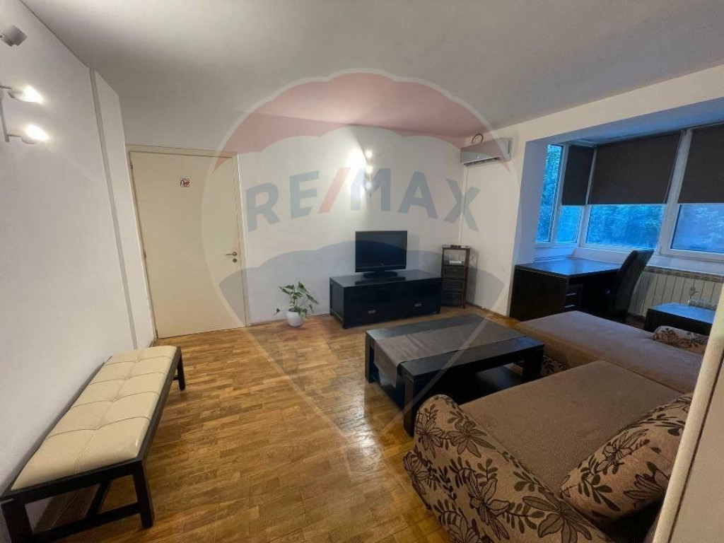 Apartament De Închiriat – 3camere- Stefan Cel Mare