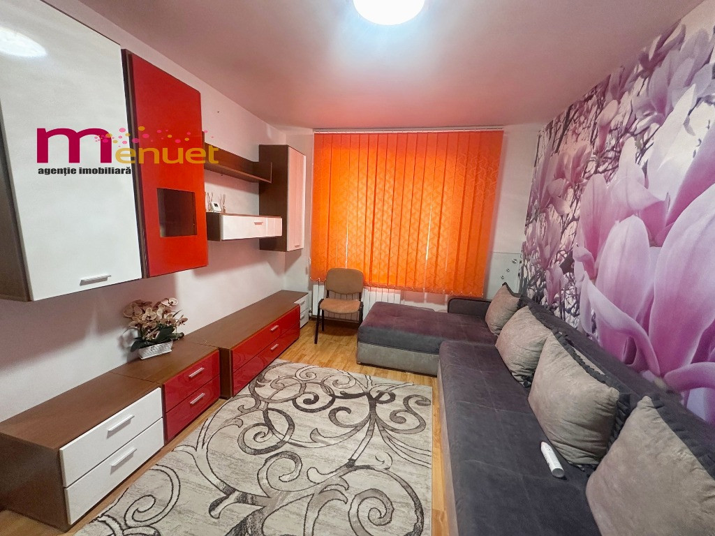 Apartament 3 camere,str.Alunisului,etaj 1
