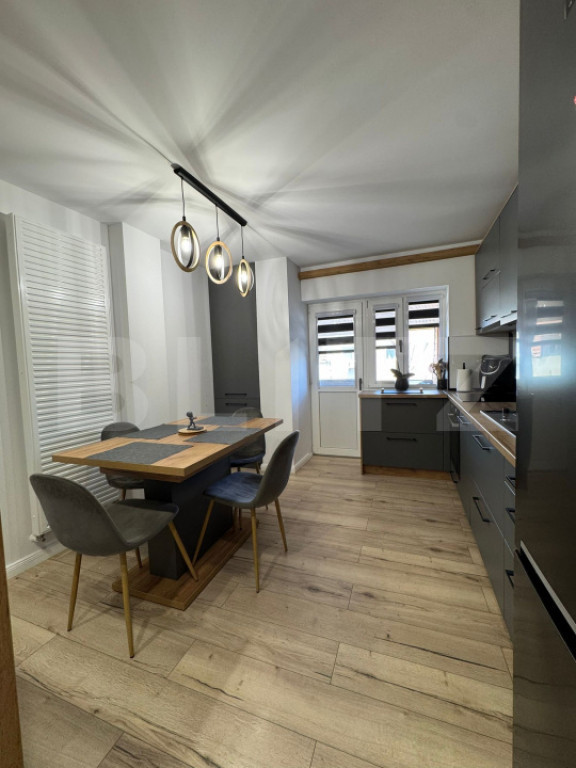 Apartament central, decomandat cu 3 camere, zonă centrală