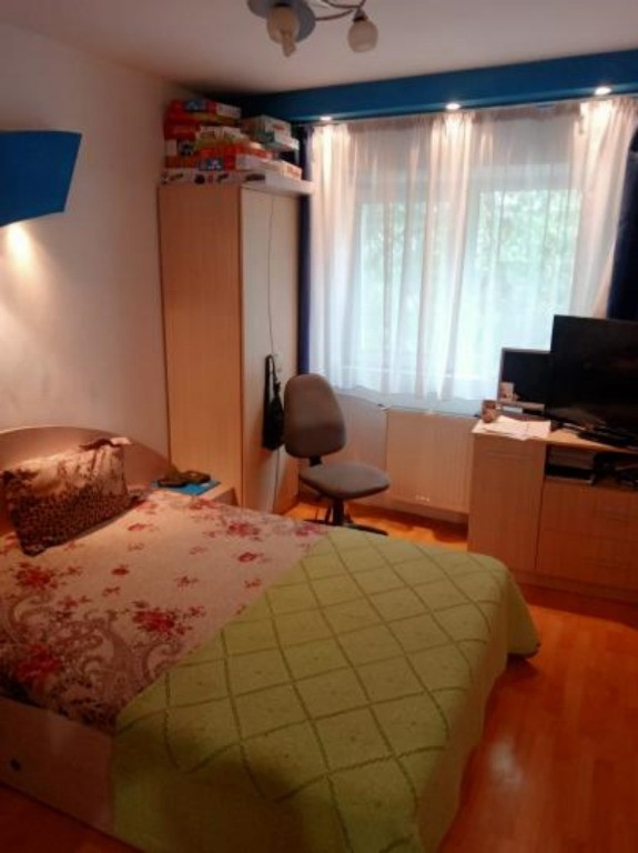 Bd. Basarabia - 3 cam, suprf. 69 mp, decom, mob/util,bloc reabilitat