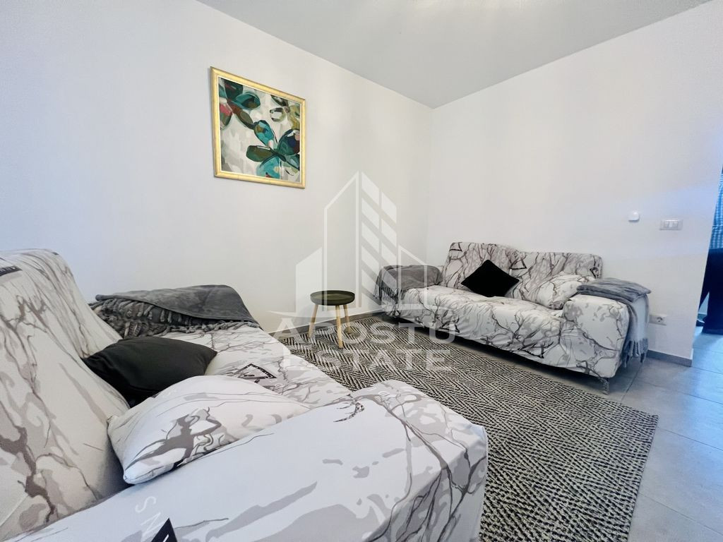 Casa cu 4 camere , 2 bai si curte proprie , in Dumbravita