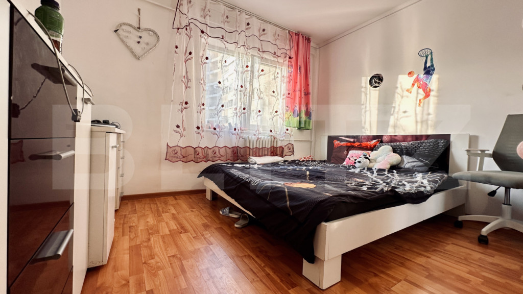 Apartament cu 3 camere, 2 băi, 70 mp, decomandat, zona Dece