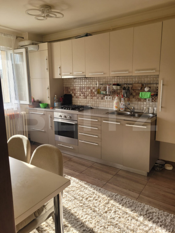 Apartament 52 mp, renovat, balcon, zonă verde și liniștit
