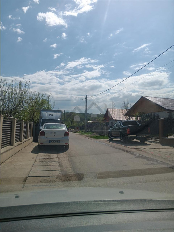 Uricani TEREN 1000mp str asfaltata cu toate utilitatile intr