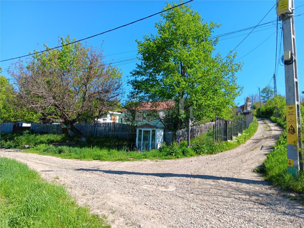 Ciurbesti zona Bisericii TEREN 7000mp intravilan cu utilitat