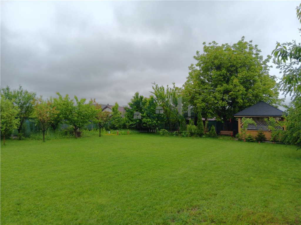 Teren 704mp intravilan utilitati pe teren Lunca Cetatui lang