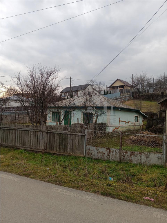 Teren 600mp (sau 1100 cu casa batraneasca)Uricani Miroslava