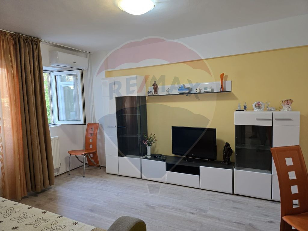 Apartament cu 3 camere de închiriat în zona Ultracentral