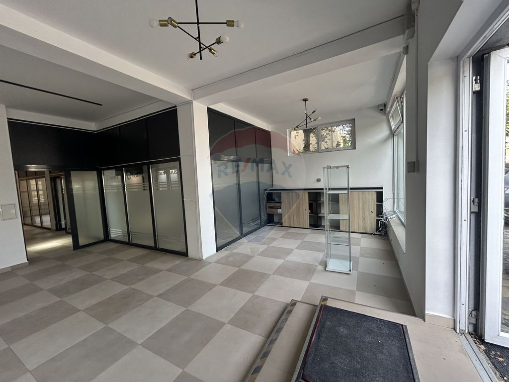 Spațiu comercial de 200mp de închiriat în zona Orasul ...