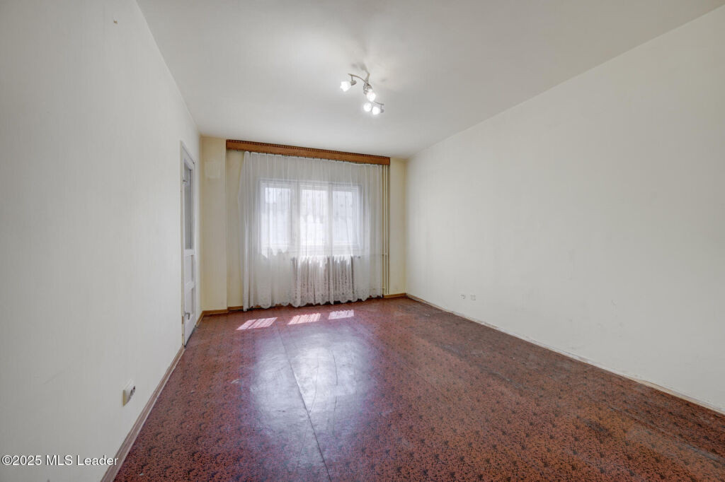 Garsoniera complet renovabila la metrou Dristor