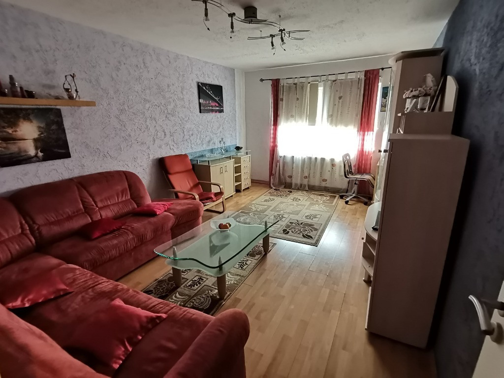 VAND apartament 2 camere decomandat,zona Centrala(str.C-tin Noica)