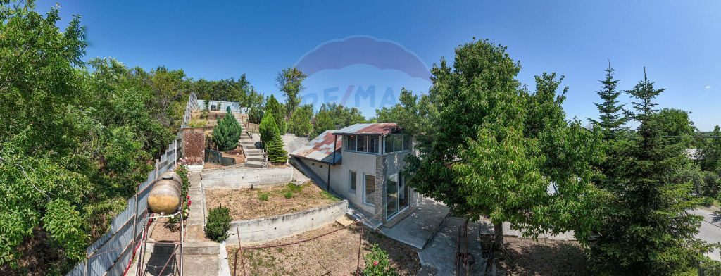 Casă de vacanță cu teren generos – 2.400 mp